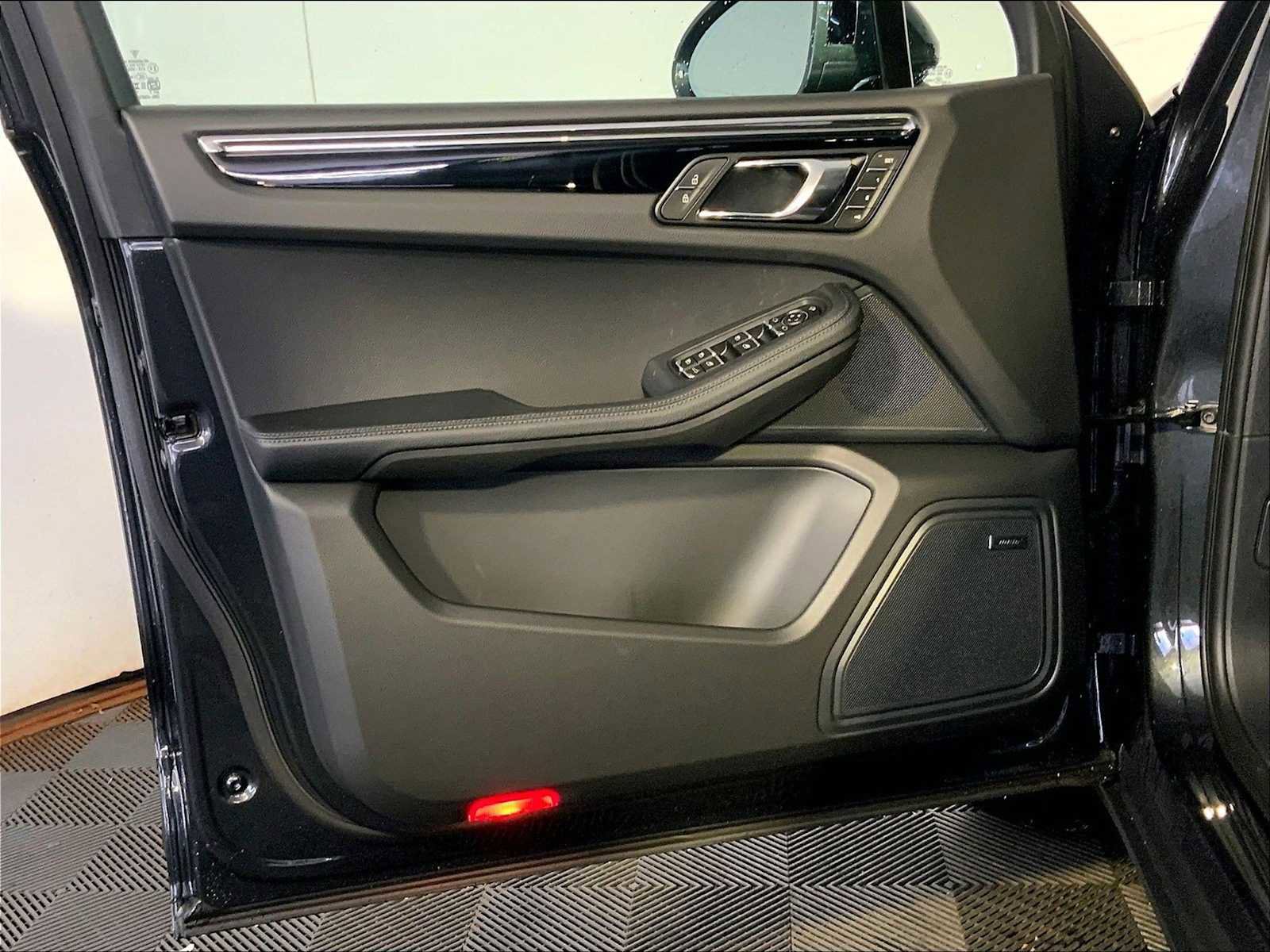 New 2026 Porsche Macan AWD/4WD image 20