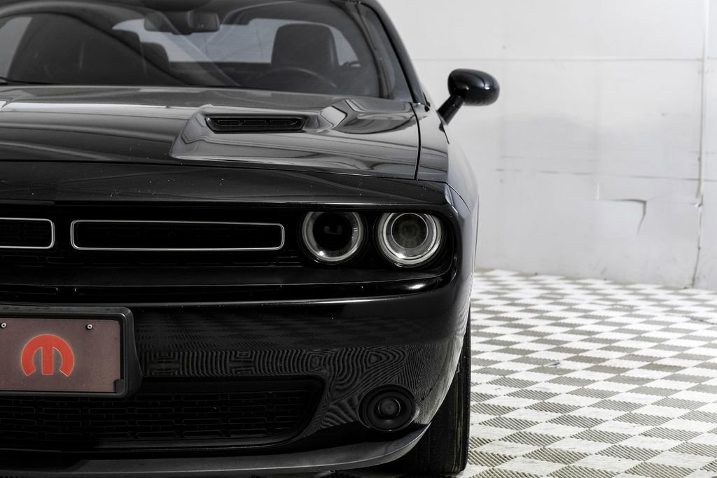 Used 2018 Dodge Challenger SXT Plus image 41