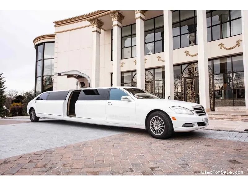 Used 2013 Mercedes-Benz S 550 4MATIC image 1