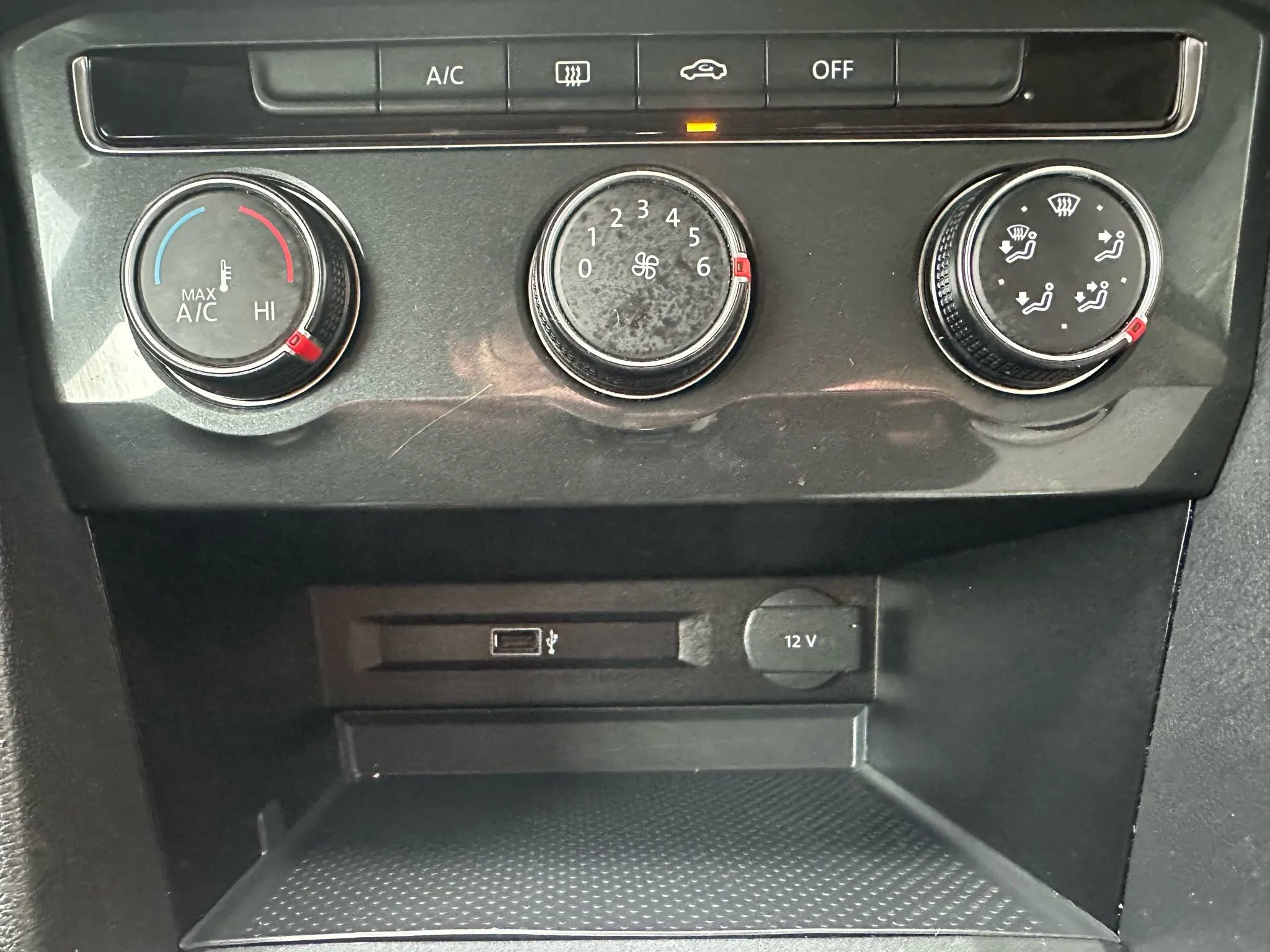 Used 2018 Volkswagen Tiguan S image 18