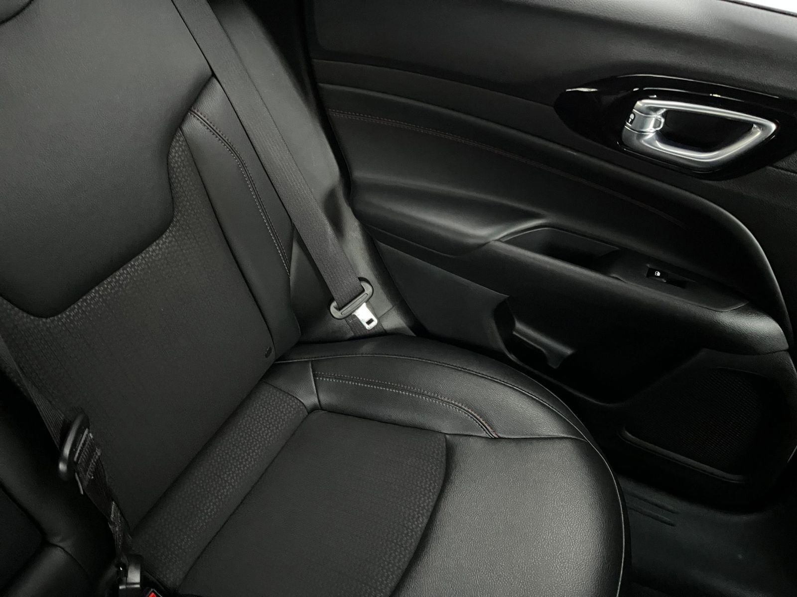 Used 2025 Jeep Compass Trailhawk w/ Trailer Tow Group image 37