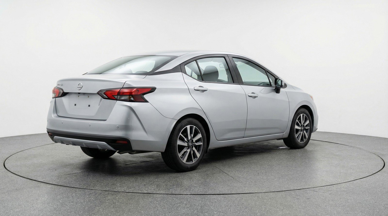 Used 2025 Nissan Versa SV image 9