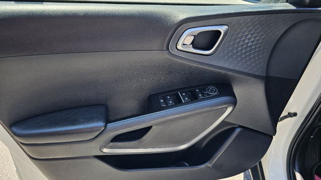 Used 2020 Kia Soul S FWD image 26