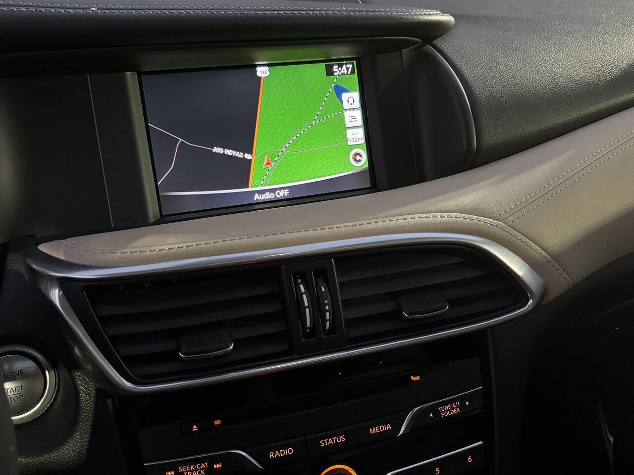 Used 2019 INFINITI QX30 w/ Navigation Package image 10