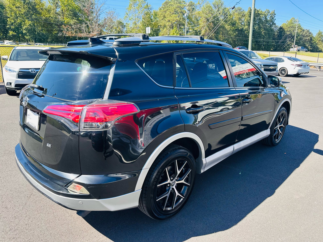 Used 2016 Toyota RAV4 SE image 5