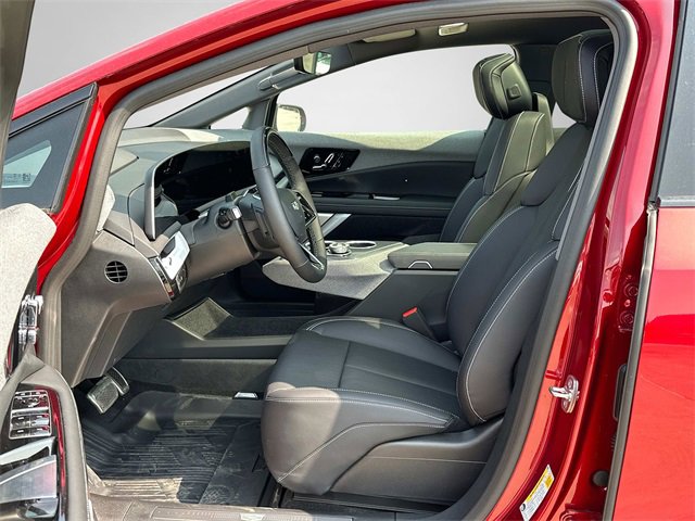 Used 2025 Cadillac Optiq Sport 2 w/ LPO, ONYX Package image 10