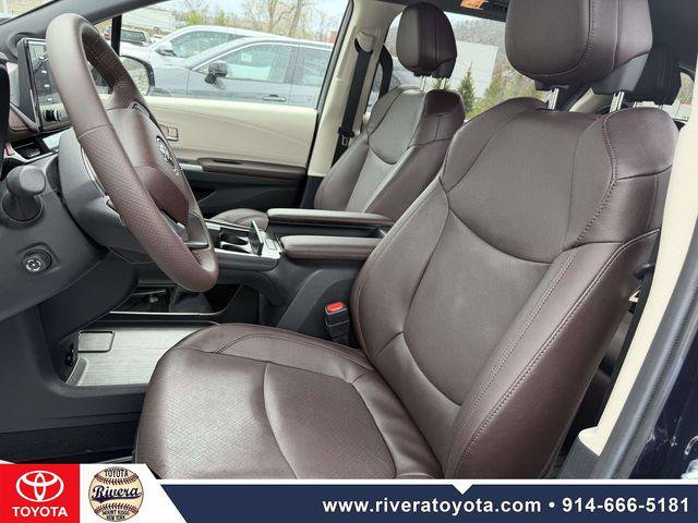 Certified 2024 Toyota Sienna Platinum image 11