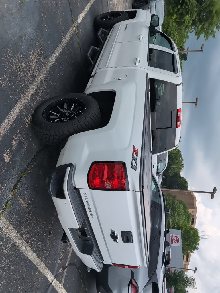 Used 2018 Chevrolet Silverado 1500 LT w/ LPO, Black Pack AWD/4WD image 10