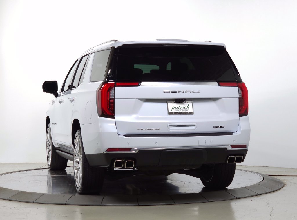 Used 2026 GMC Yukon Denali w/ Denali Reserve Package AWD/4WD image 3