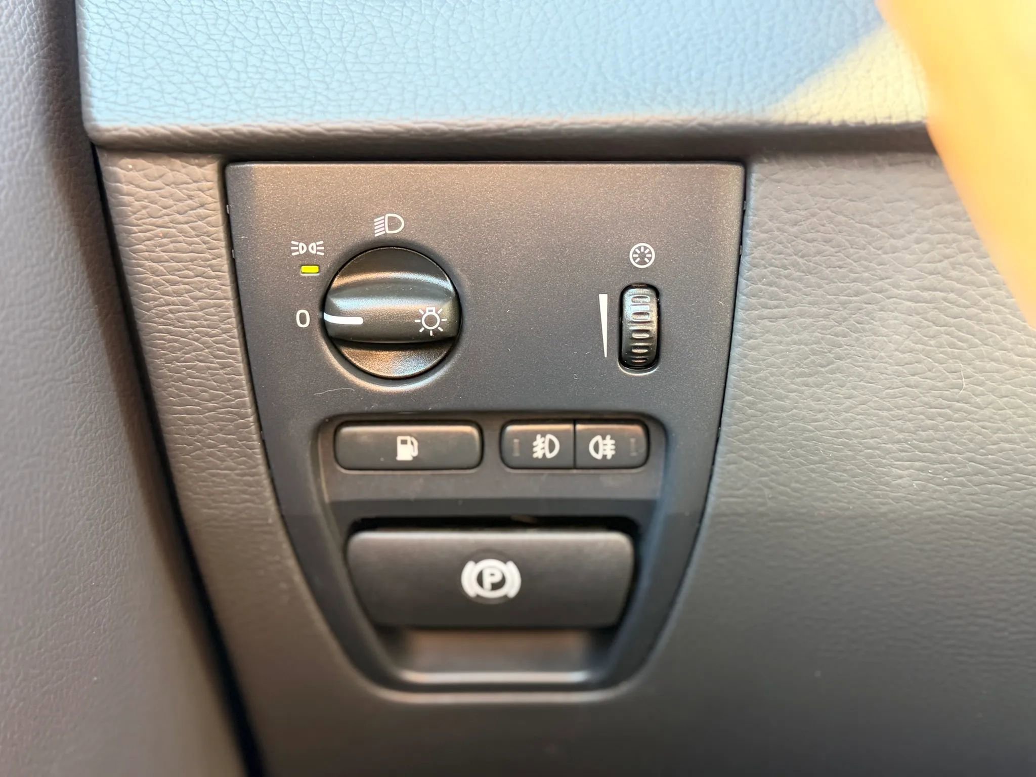 Used 2011 Volvo XC90 3.2 image 39