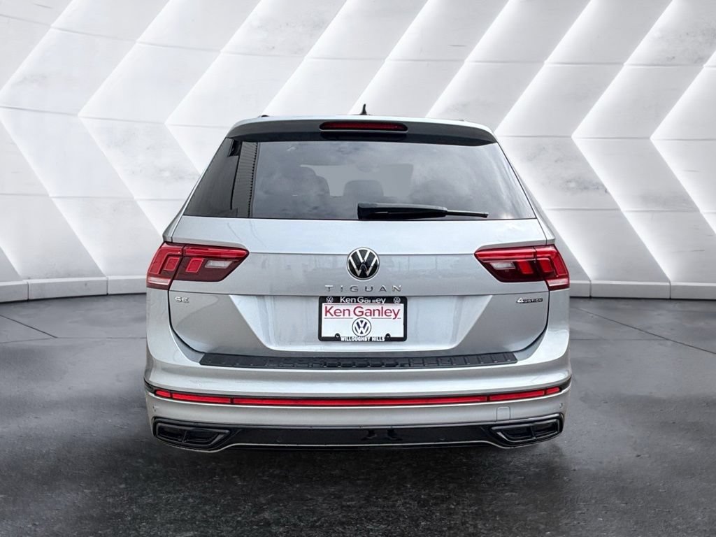 Used 2024 Volkswagen Tiguan SE R-Line AWD/4WD image 3