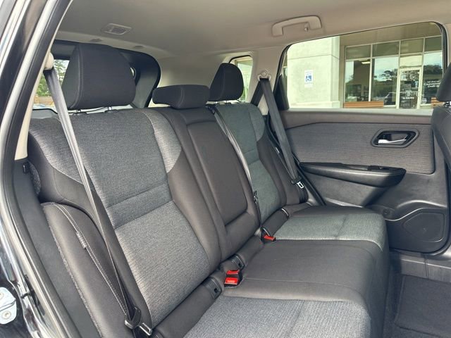 Used 2023 Nissan Rogue SV image 38