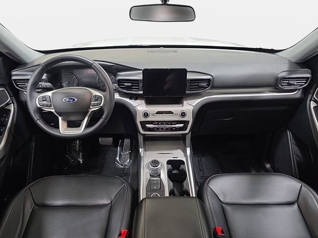 Used 2023 Ford Explorer XLT w/ Equipment Group 202A AWD/4WD image 10