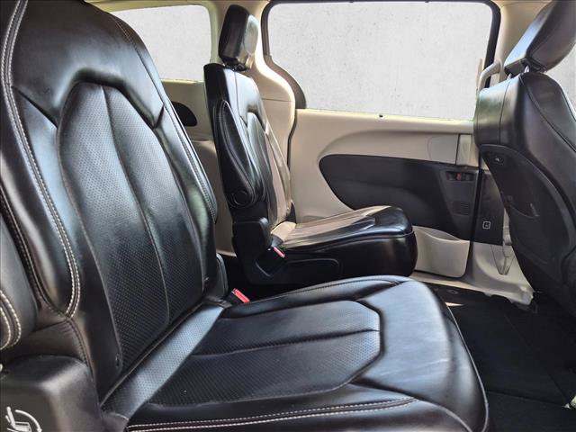 Used 2023 Chrysler Pacifica Touring-L FWD image 19