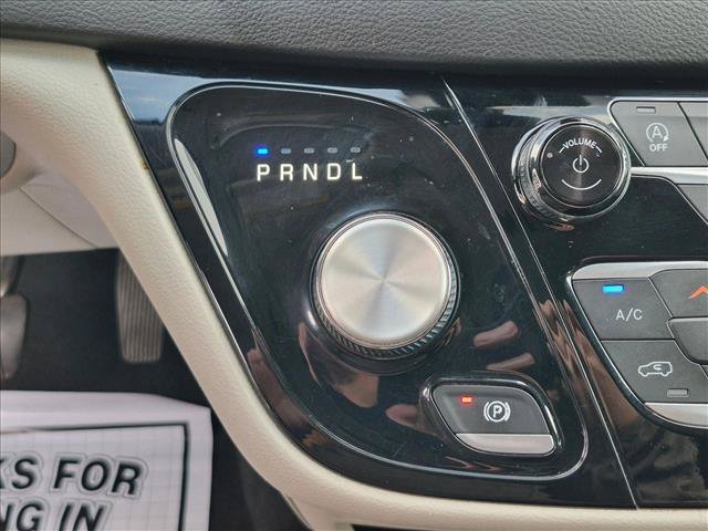 Used 2022 Chrysler Pacifica Touring-L FWD image 12