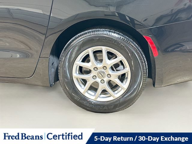 Used 2025 Chrysler Pacifica Select image 8