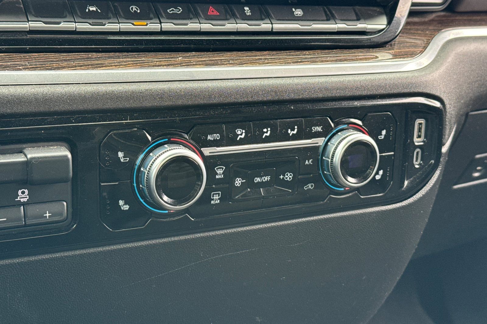 Used 2023 GMC Sierra 1500 SLE image 30