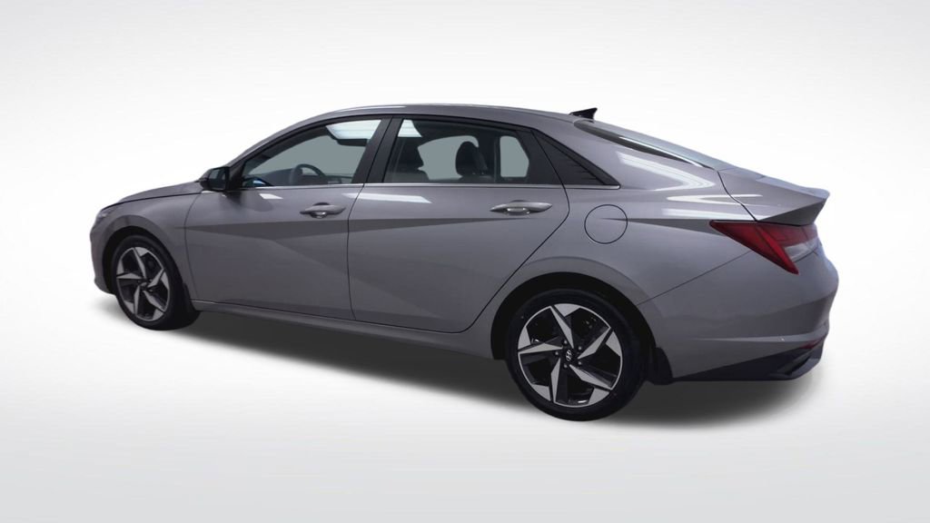 Used 2023 Hyundai Elantra Limited image 21