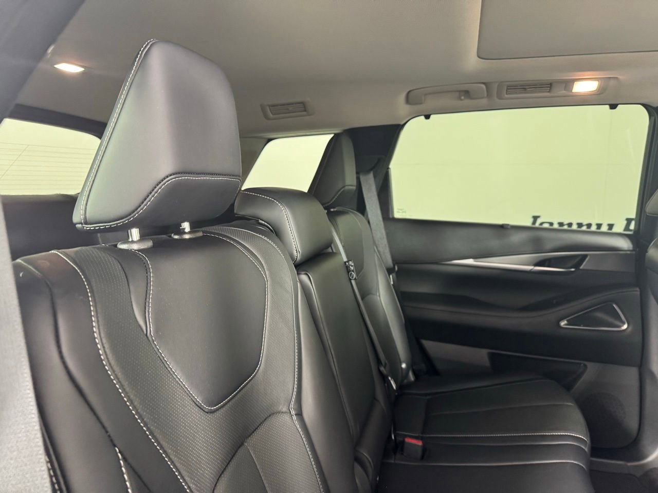 Used 2023 INFINITI QX60 Luxe w/ Performance Audio Package image 32