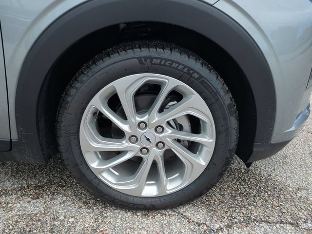 New 2027 Chevrolet Bolt LT w/ Comfort Package FWD image 11