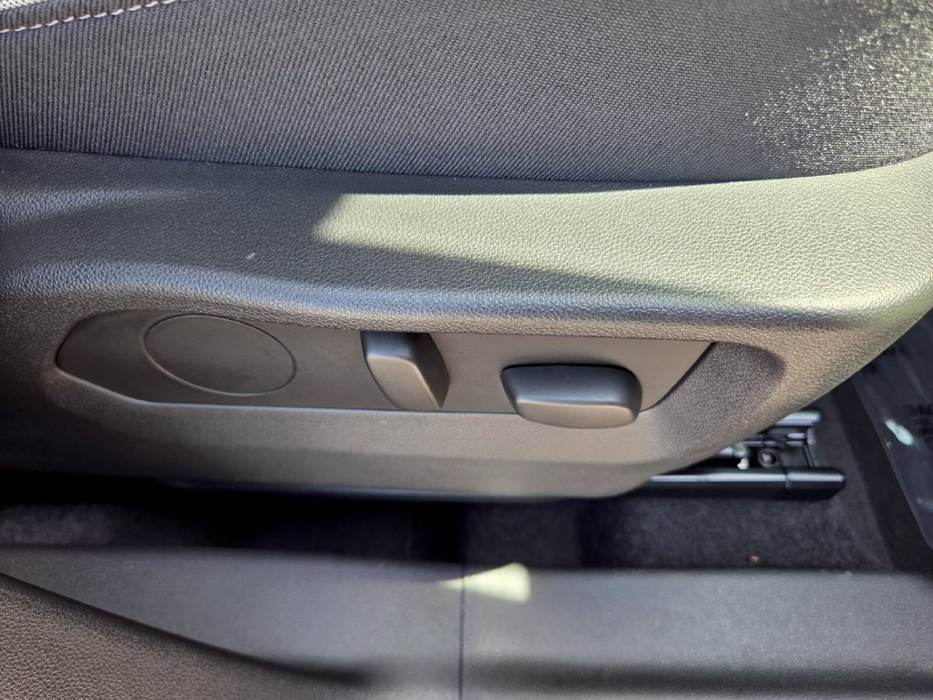 Used 2023 Buick Envision Essence AWD/4WD image 16