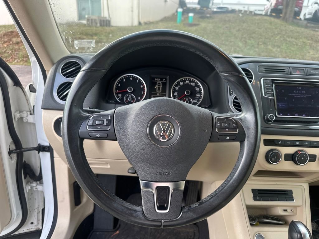 Used 2017 Volkswagen Tiguan S image 12