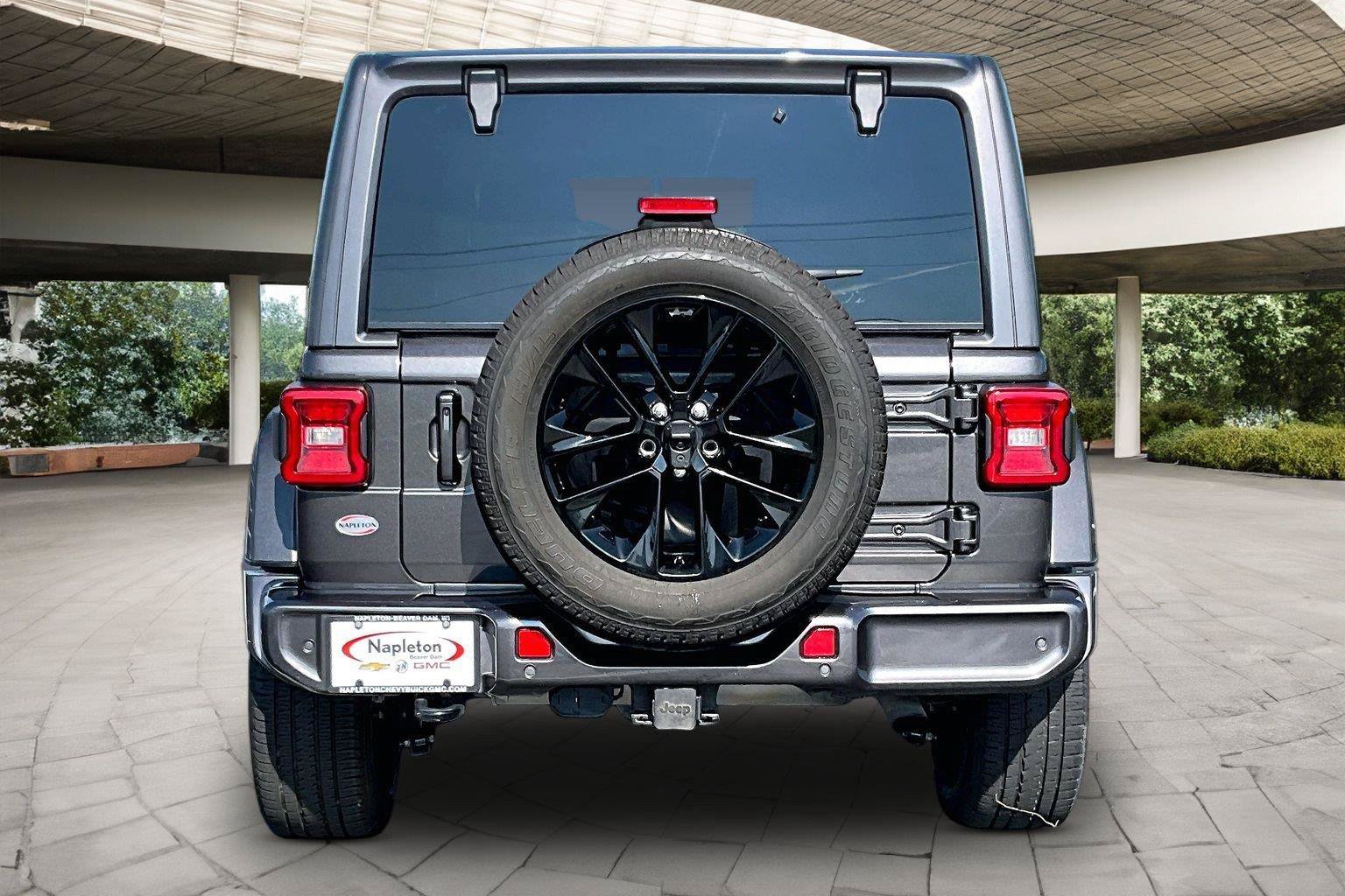 Used 2021 Jeep Wrangler Unlimited Sahara AWD/4WD image 4