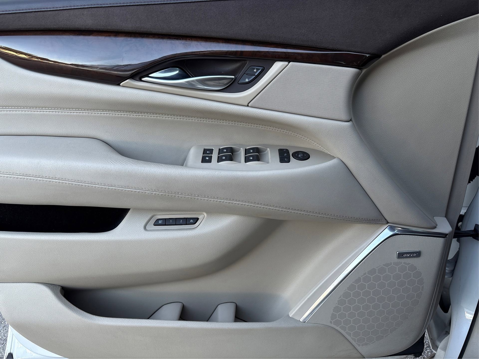 Used 2017 Cadillac Escalade ESV 2WD image 21