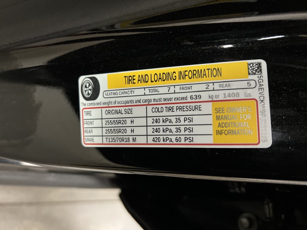 Used 2023 Buick Enclave Avenir w/ Avenir Technology Package AWD/4WD image 30