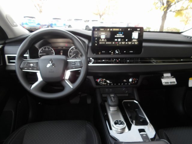 New 2025 Mitsubishi Outlander ES image 12