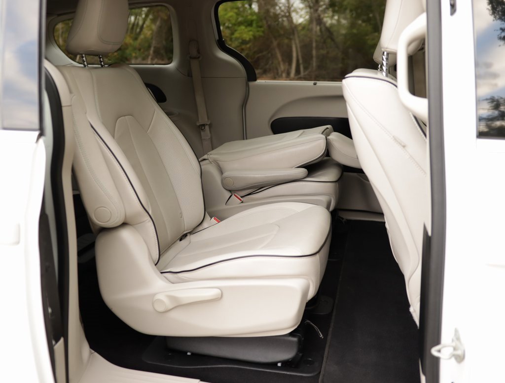 Used 2018 Chrysler Pacifica Limited w/ Advanced Safetytec Group image 36