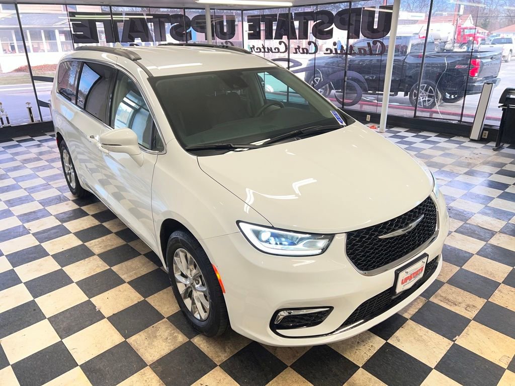 Used 2022 Chrysler Pacifica Touring-L image 15