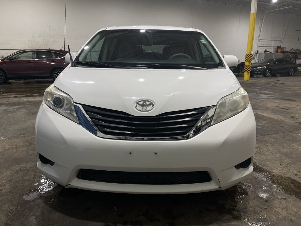 Used 2011 Toyota Sienna LE image 2