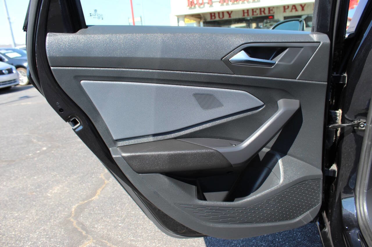 Used 2025 Volkswagen Jetta SE image 15