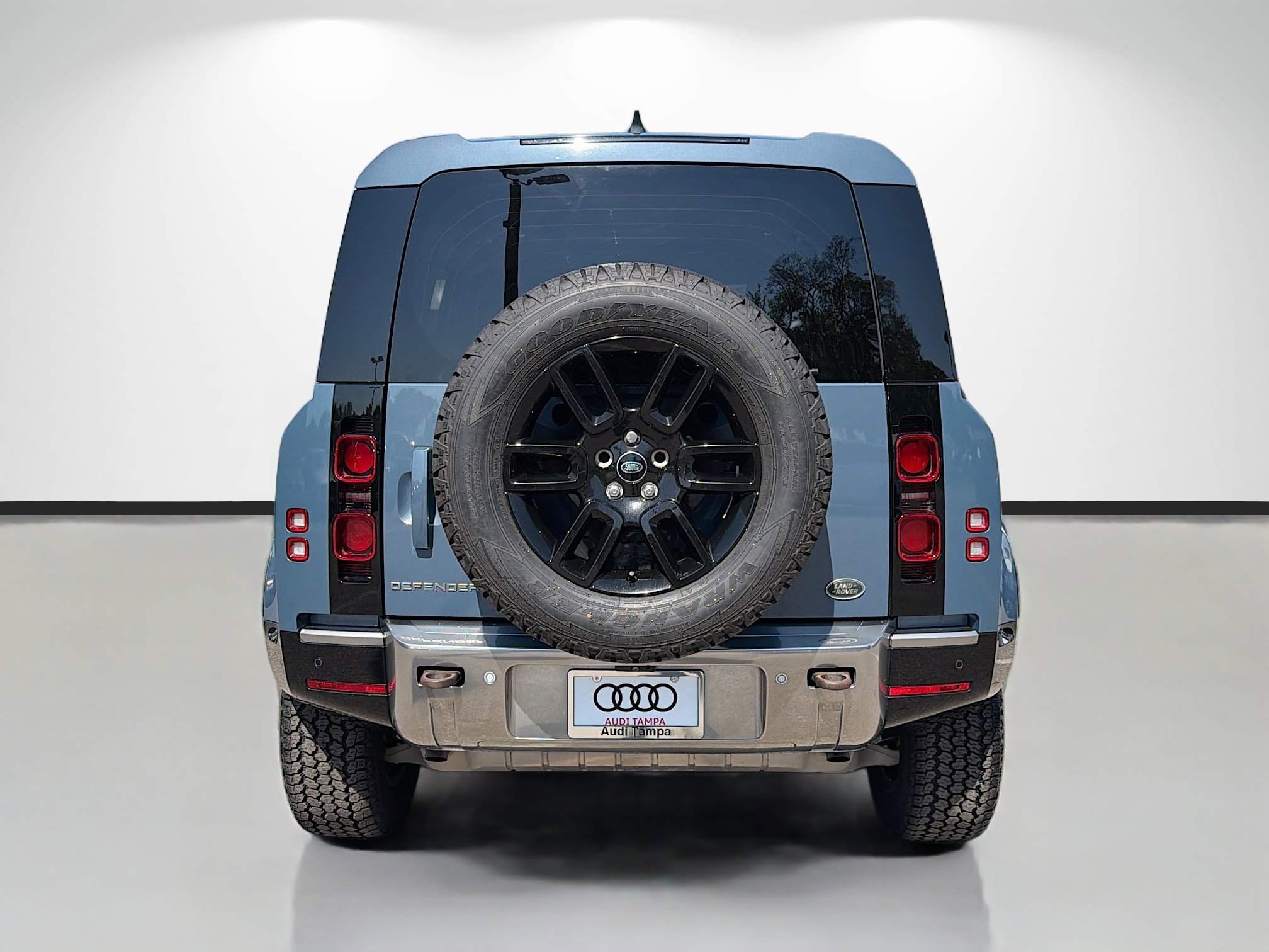 Used 2023 Land Rover Defender 110 S image 4