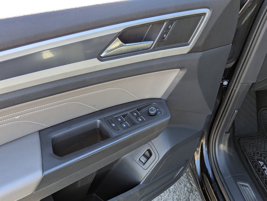 Certified 2022 Volkswagen Atlas Cross Sport SEL R-Line image 11
