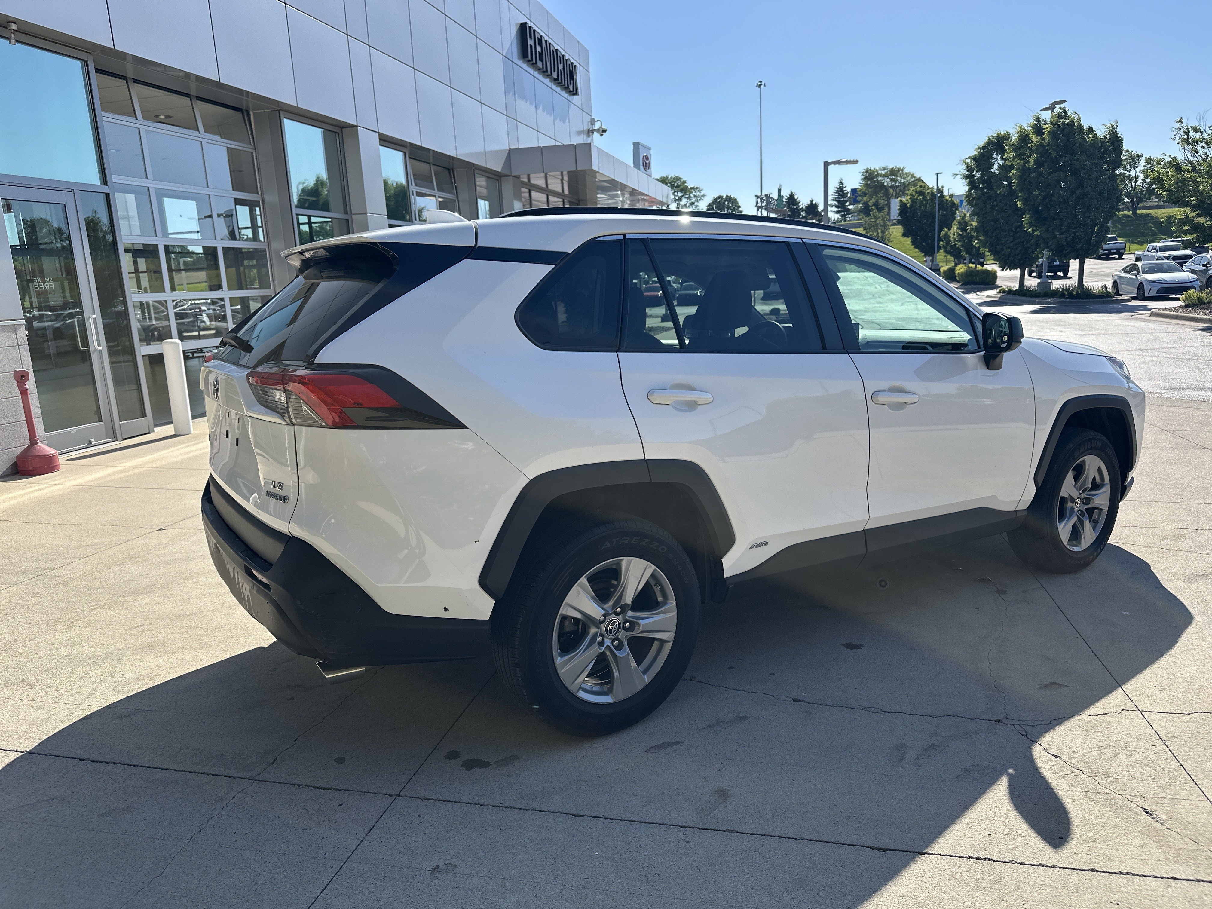 Used 2022 Toyota RAV4 LE AWD/4WD image 6