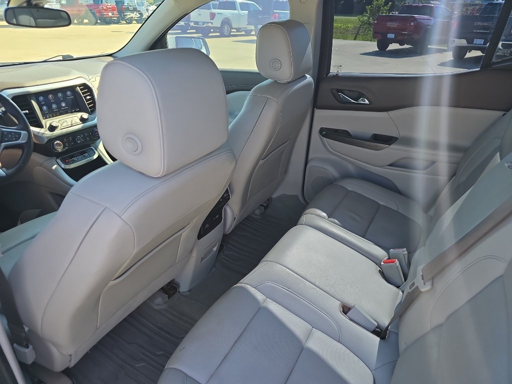 Used 2023 GMC Acadia SLT w/ Preferred Package FWD image 10