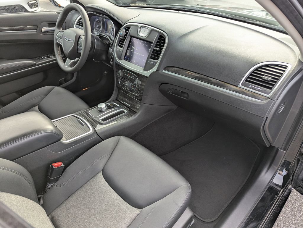 Used 2022 Chrysler 300 Touring image 33