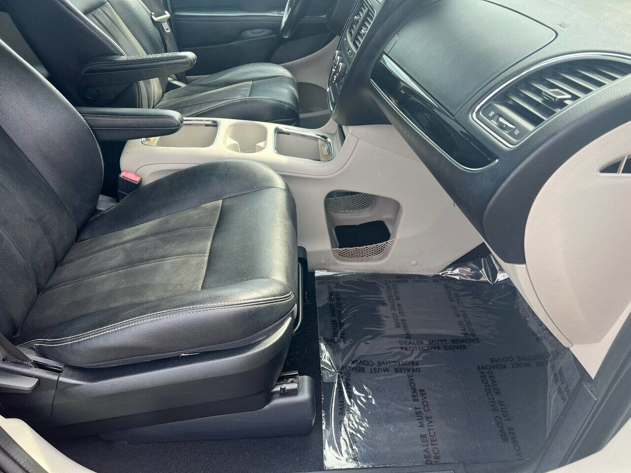 Used 2019 Dodge Grand Caravan SXT image 10