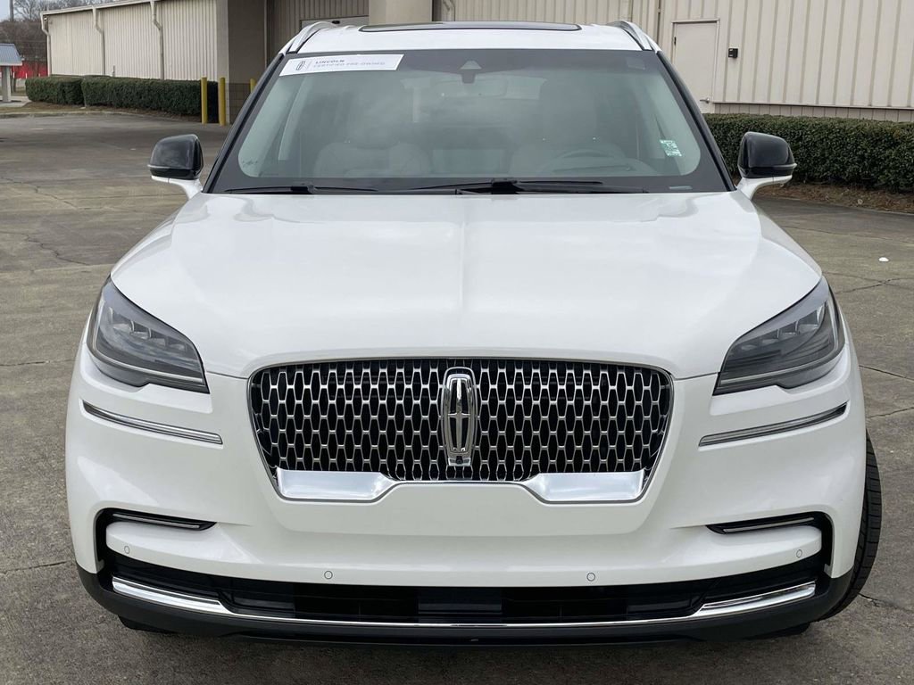 Certified 2023 Lincoln Aviator Reserve w/ Equipment Group 201A image 8