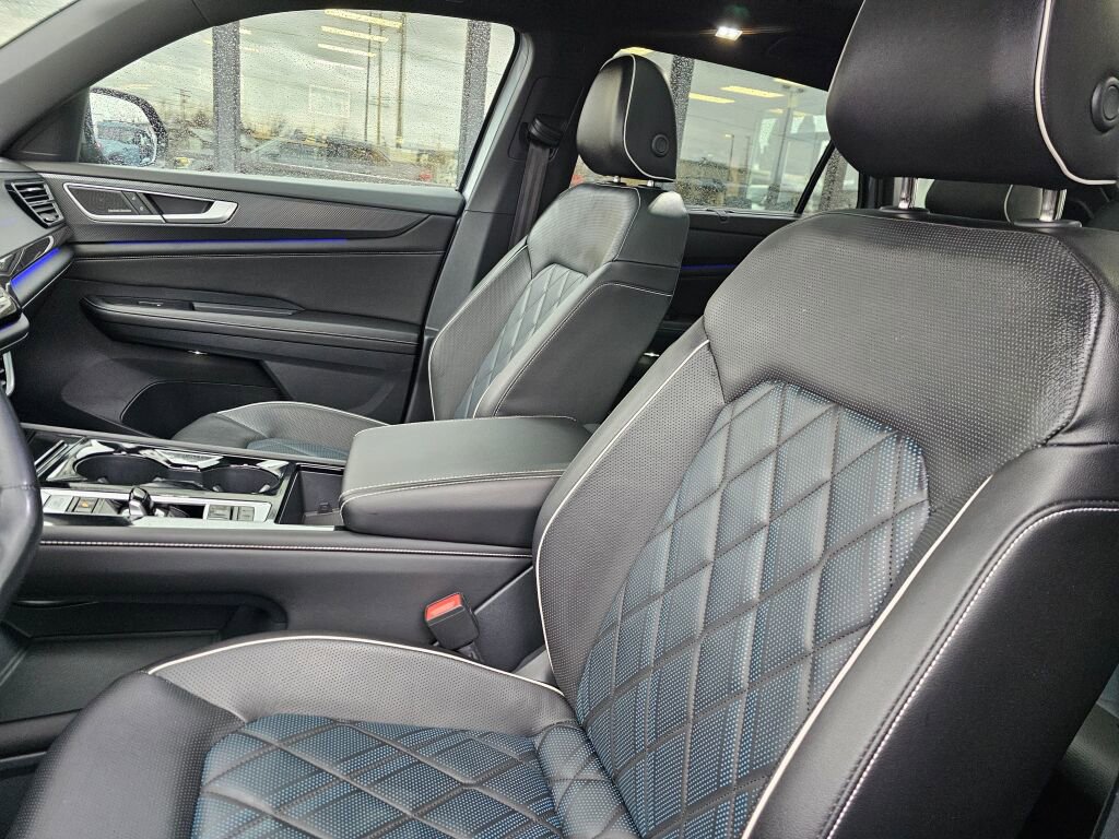 Used 2024 Volkswagen Atlas Cross Sport SEL Premium R-Line image 18