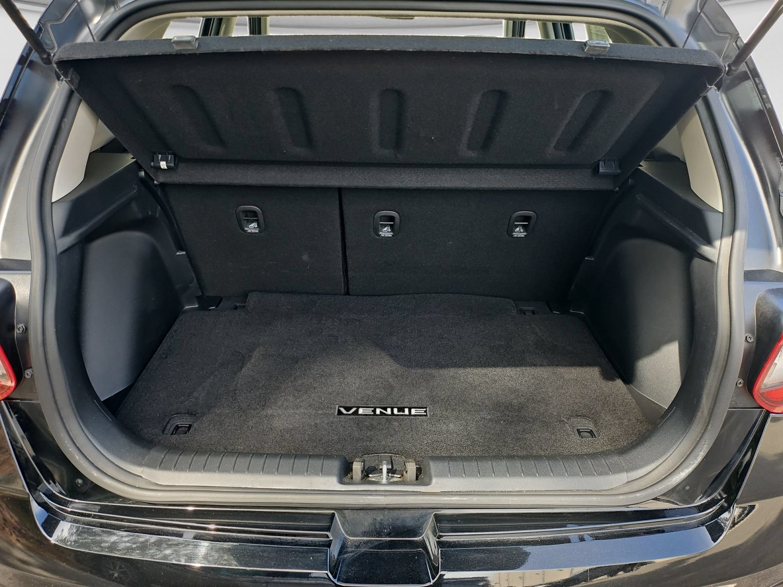 Used 2022 Hyundai Venue SEL FWD image 13
