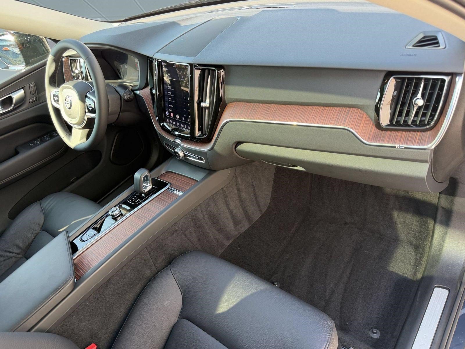 Certified 2024 Volvo XC60 B5 Plus w/ Protection Package Premier AWD/4WD image 30