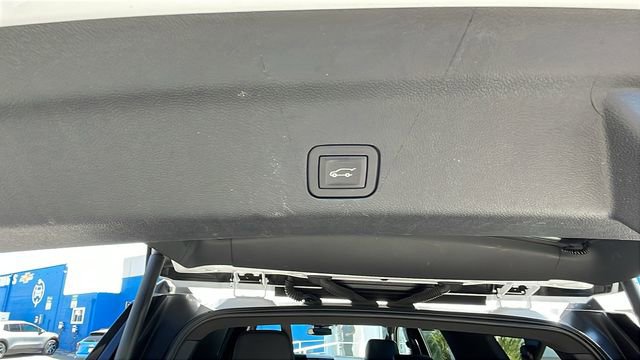 Used 2025 GMC Yukon XL Denali image 32