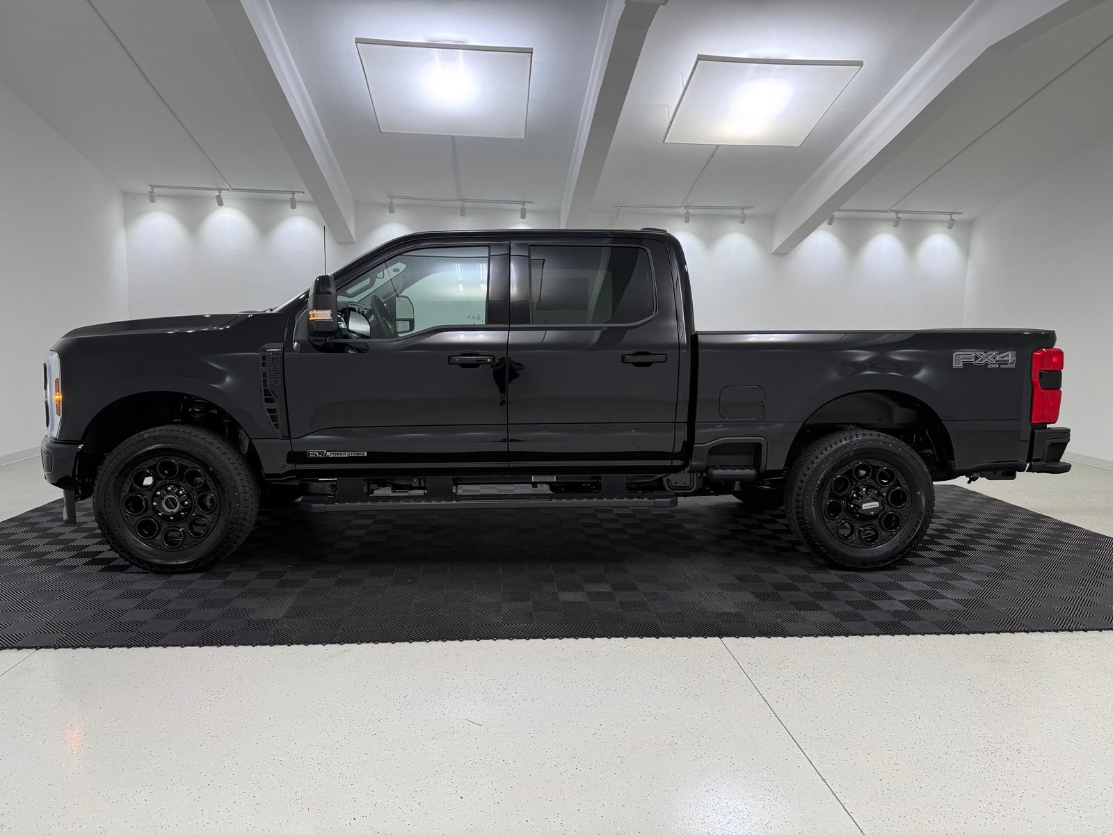 New 2026 Ford F250 Lariat w/ Black Appearance Package AWD/4WD image 4