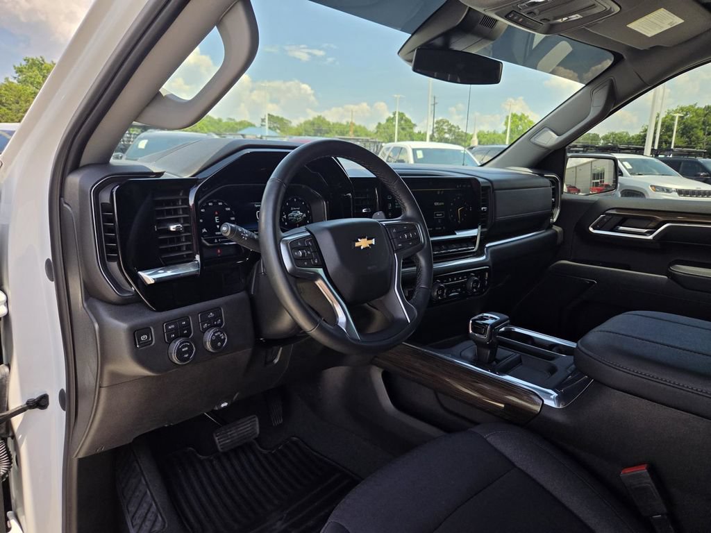 Used 2023 Chevrolet Silverado 1500 LT w/ Z71 Off-Road Package AWD/4WD image 15