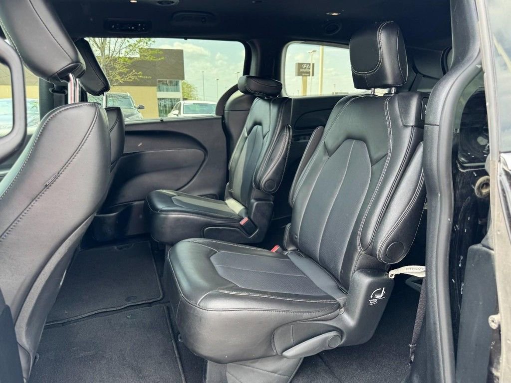 Used 2025 Chrysler Pacifica Select FWD image 10