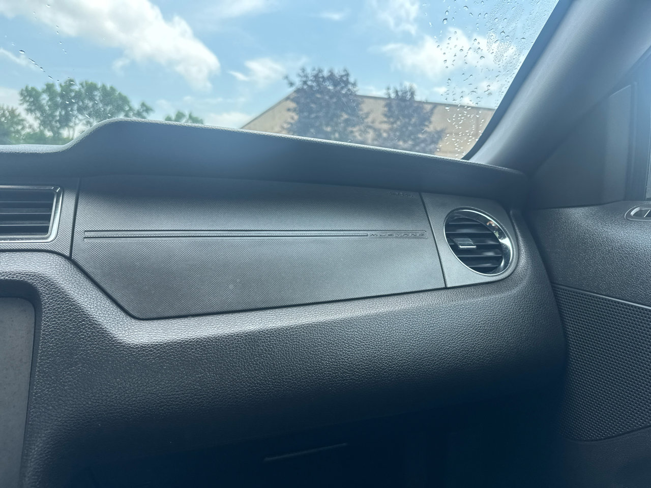 Used 2010 Ford Mustang Coupe image 35