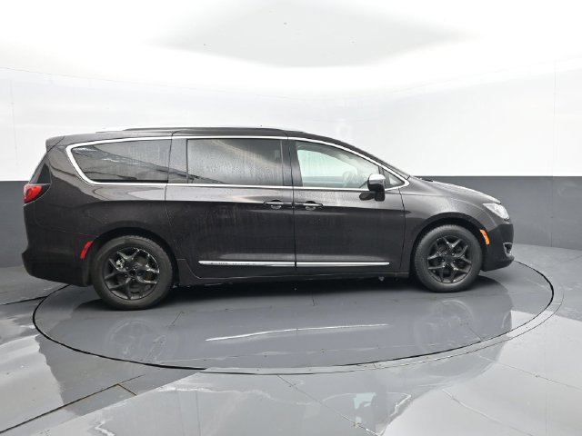 Used 2018 Chrysler Pacifica Limited FWD image 4